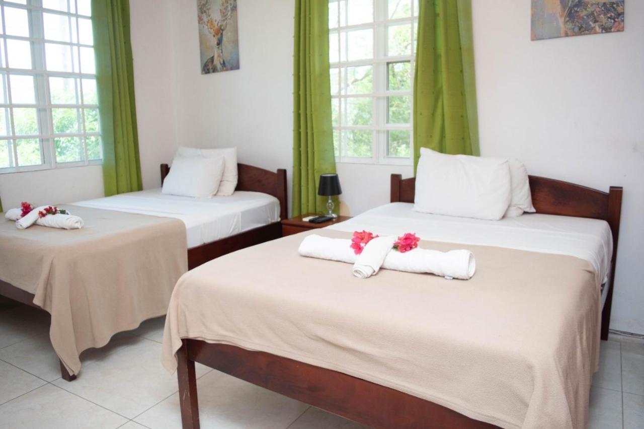 La Heliconia & Day Spa St. George's Extérieur photo