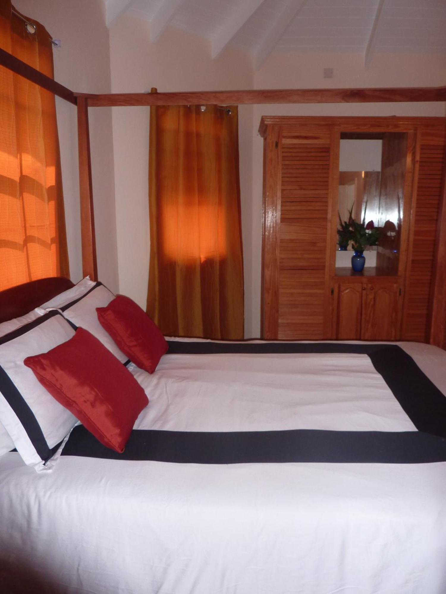 La Heliconia & Day Spa St. George's Extérieur photo