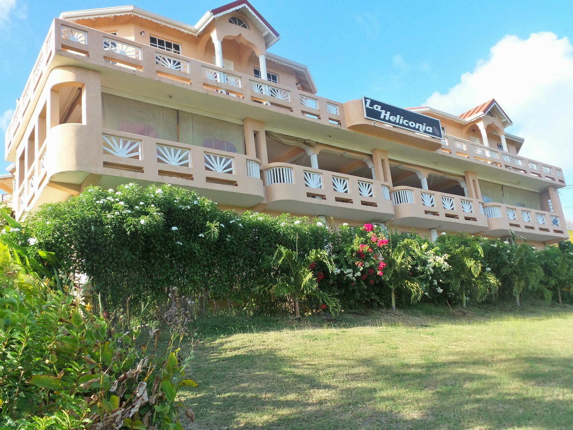 La Heliconia & Day Spa St. George's Extérieur photo